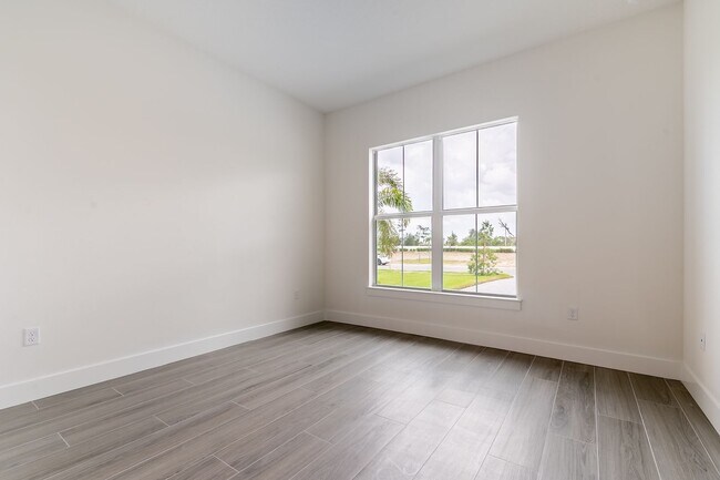 Building Photo - Exquisite 3-Bed 3.5-Bath Home in Prestigio...