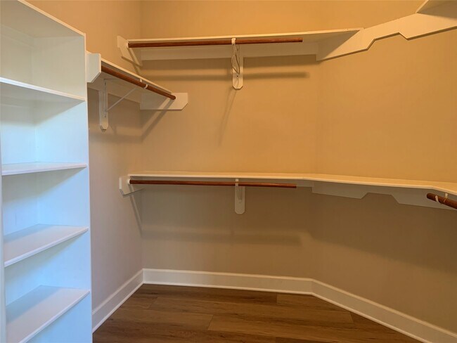 Building Photo - 406 Fowler St