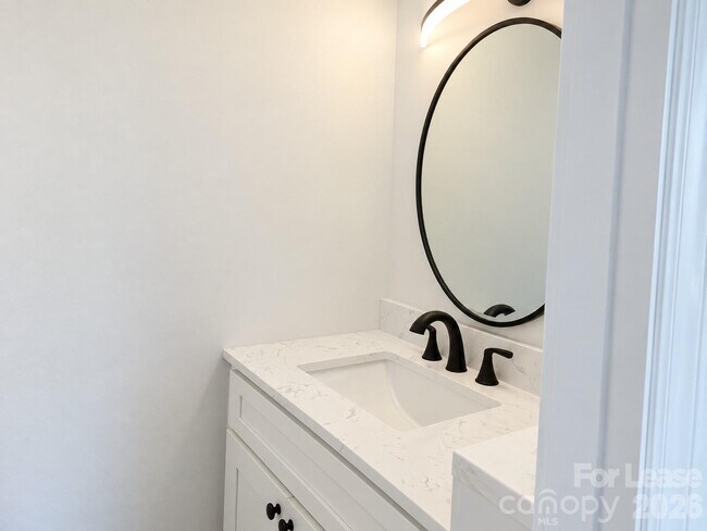 Building Photo - 7500 Thorncliff Dr