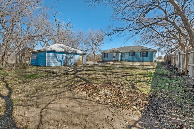 Building Photo - 2225 N Chautauqua St