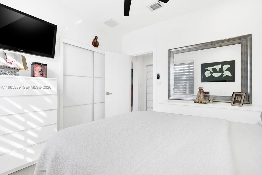 Building Photo - 10824 NW 84th St