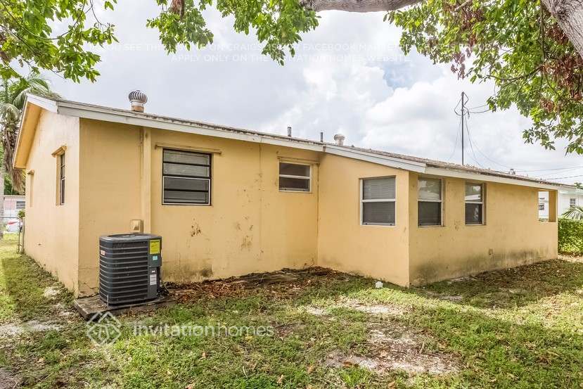 Building Photo - 6315 SW 24th St