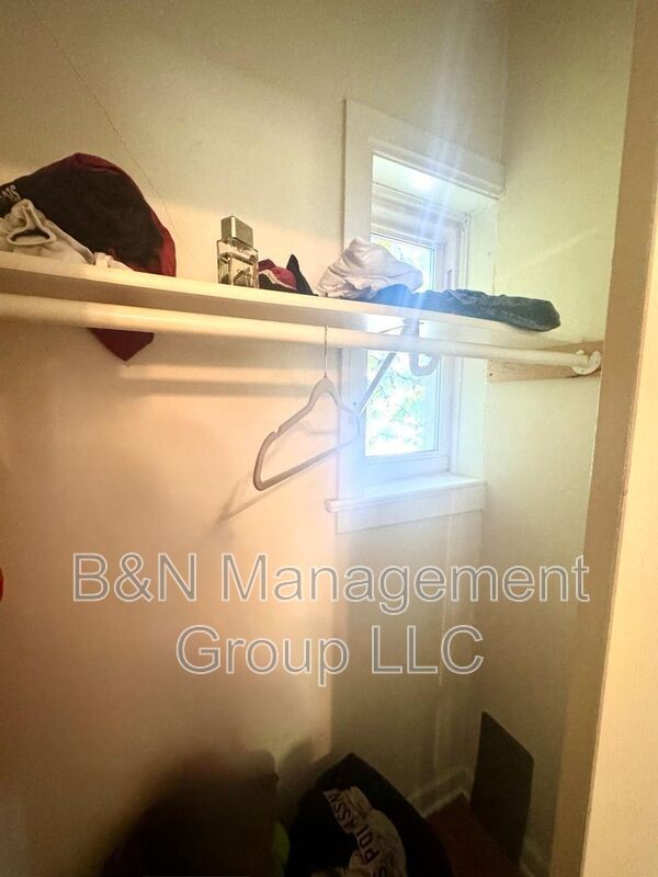 Building Photo - 1057 W Dakin St
