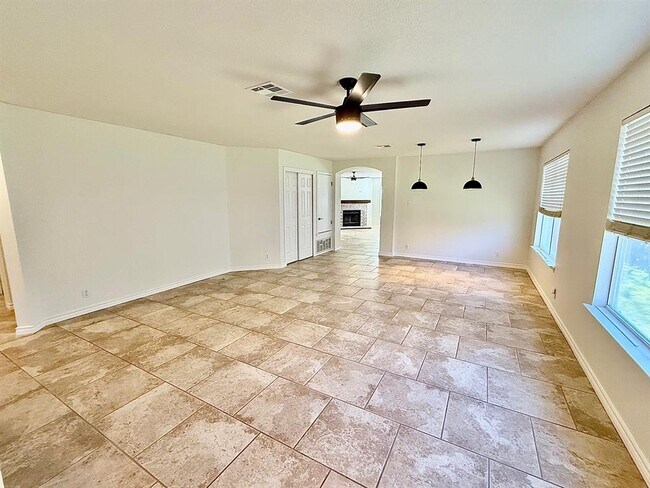 Building Photo - 133 Paige Bend