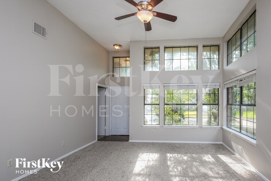 Building Photo - 6216 Fairlane Dr