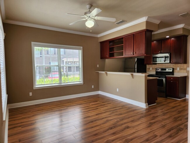 Primary Photo - Upscale 3/3 town home in University Green ...