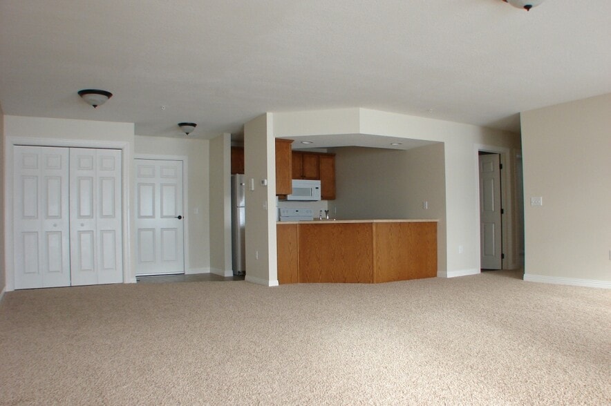 Building Photo - Lakewood Terrace-3707