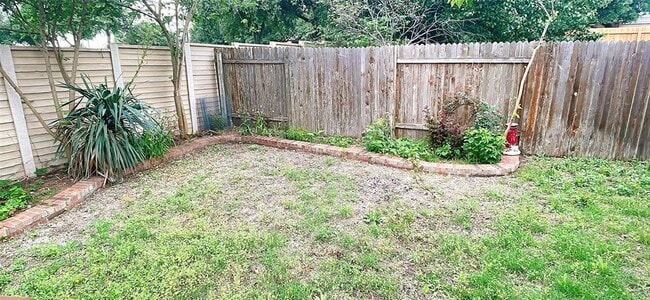 Building Photo - 2705 Blackstone Cove