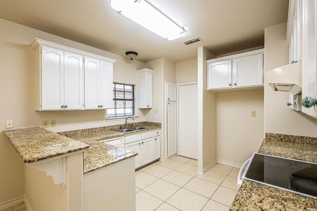 Building Photo - 10702 Patron Loop