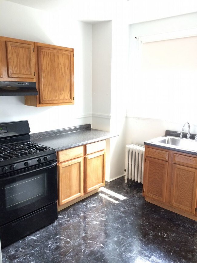 Building Photo - 2806 Hawthorne Ave