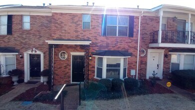 Building Photo - 2 bedroom 2.5 bath Cond in Reston Place