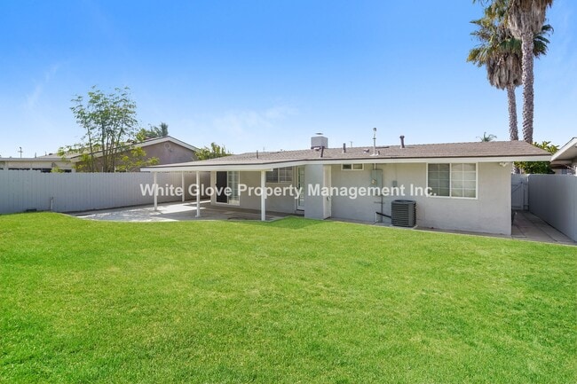 Building Photo - Spacious 4-Bed, 2-Bath Home with Large Backyard