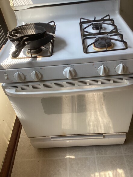 Building Photo - 2943 N Newhall St