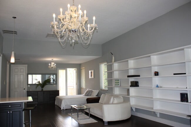 Building Photo - 5862 Homeland Rd