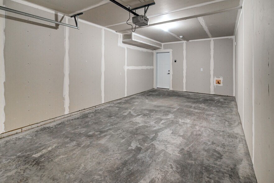 Building Photo - 4881 Lacy Rd