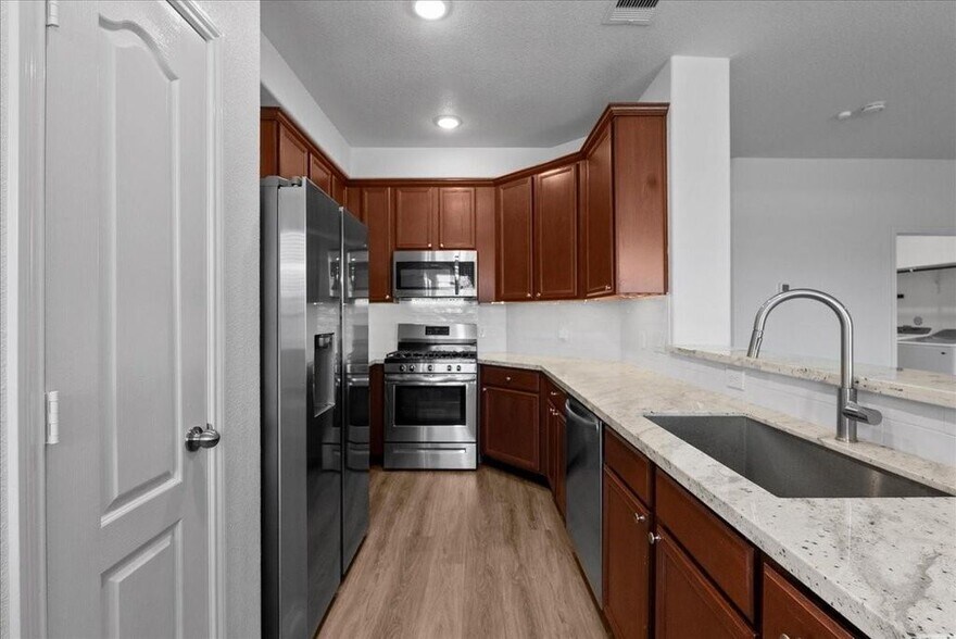 Building Photo - 17114 Amarose Dr