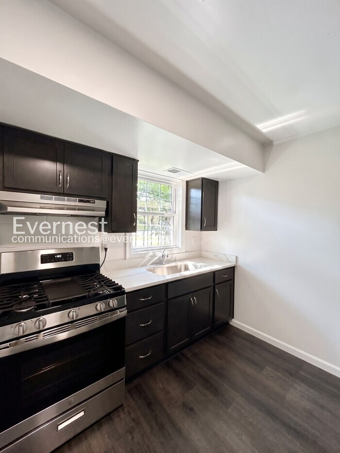 Building Photo - 503 N 30th St