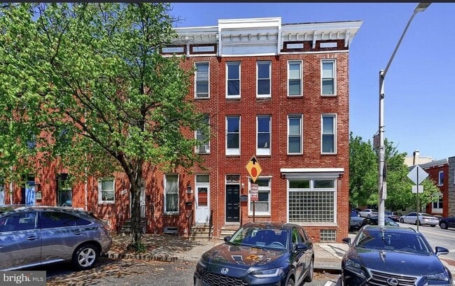 Building Photo - 2242 E Fairmount Ave