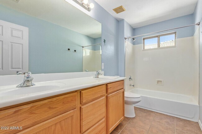 Building Photo - Beautiful 5 bedroom, 3 bathroom home in Surprise AZ
