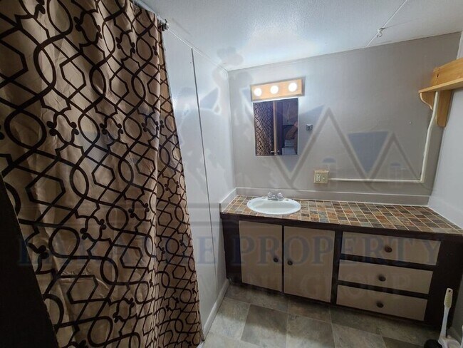 Building Photo - 105 E Jackalope Ct