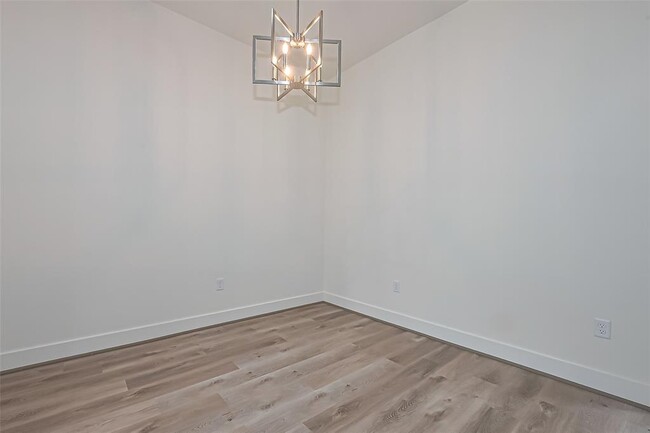 Building Photo - 7918 Parnell St