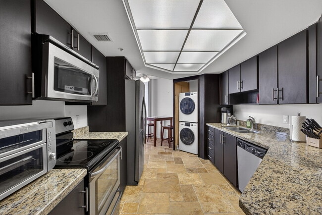 Building Photo - 5200 N Ocean Dr