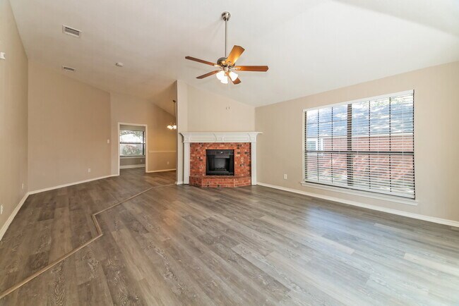 Building Photo - 703 Deep Well Dr