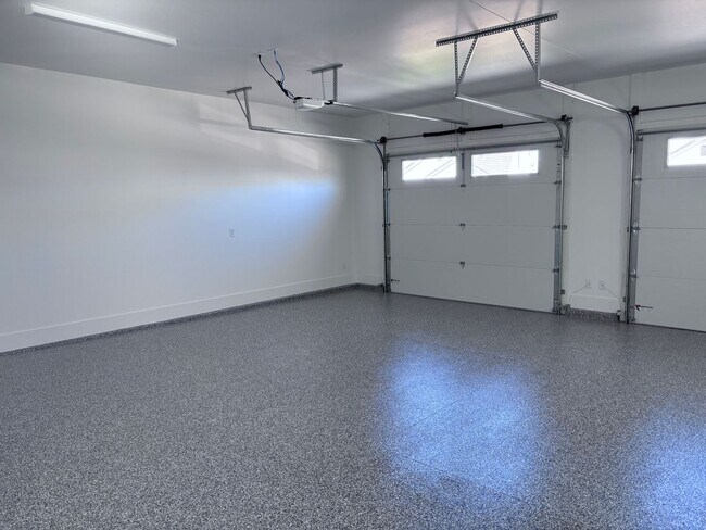 Building Photo - Beautiful 5 bed 4 bath home in Desert Canyon