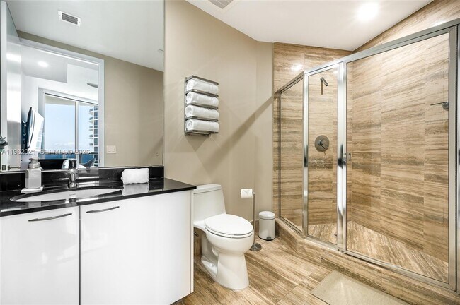 Building Photo - 15901 Collins Ave