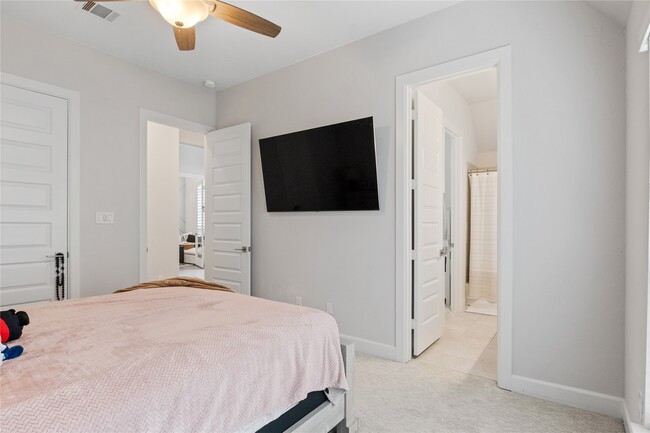 Building Photo - 5435 Farm Hill Way