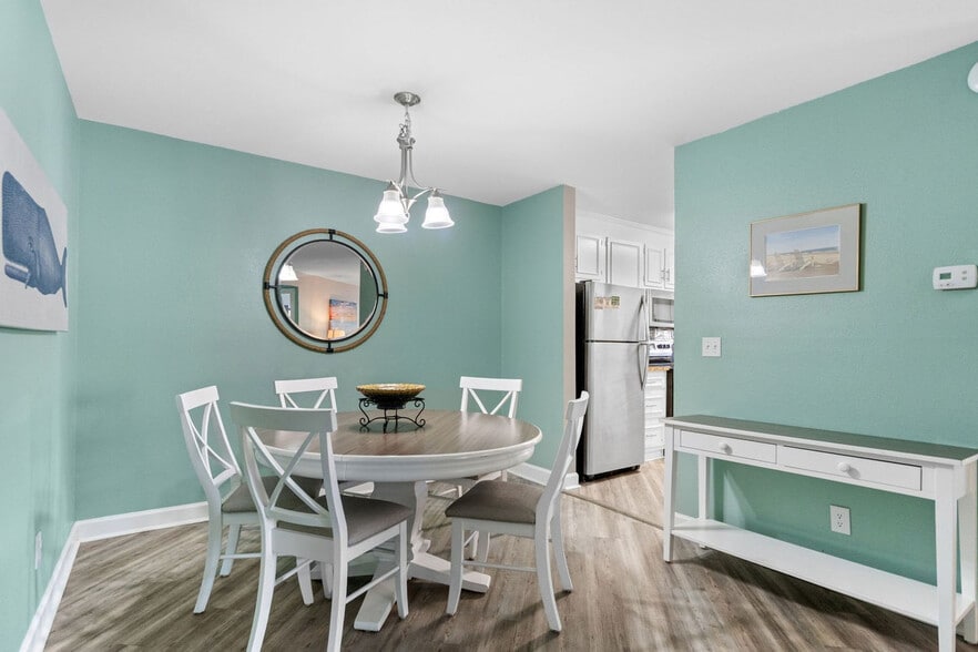 Building Photo - 2805B N Ocean Blvd