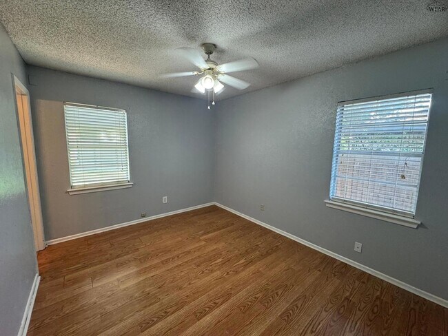 Building Photo - 801 Park Plaza Dr