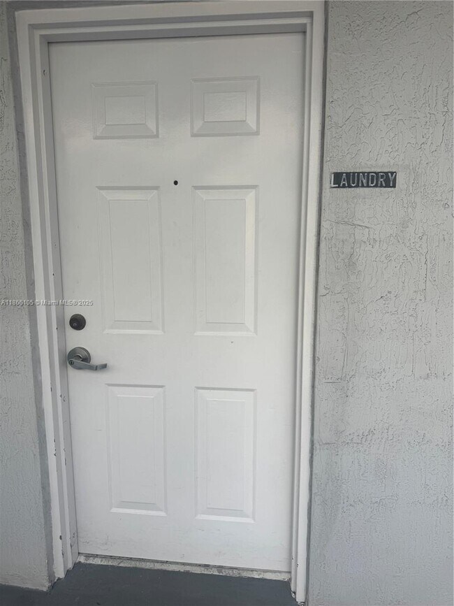 Building Photo - 2120 W Flagler St