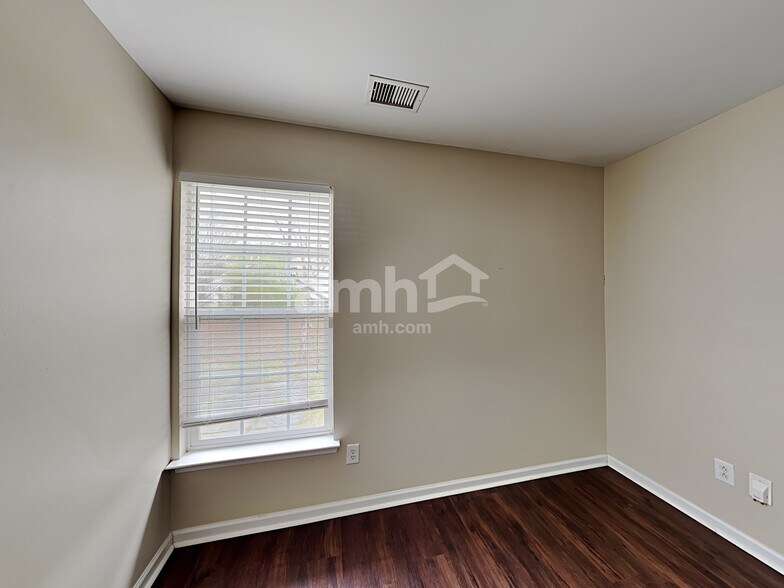 Building Photo - 3319 Covelo Ct