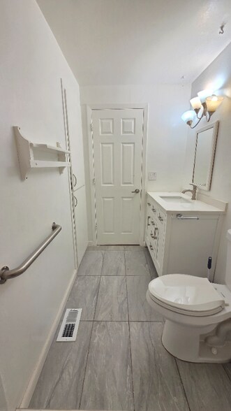 Building Photo - 2307 Tulane St