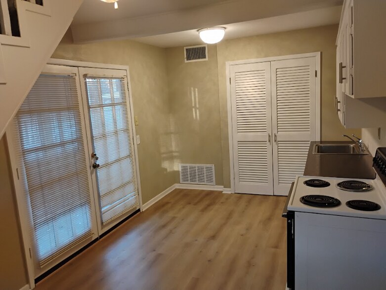 Building Photo - 504 N Newsom St