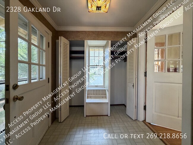 Building Photo - 2328 Oakland Dr