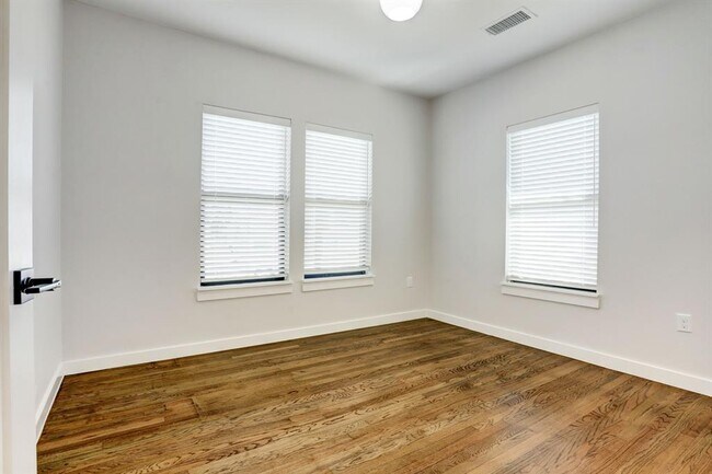 Building Photo - 1025 Adele St