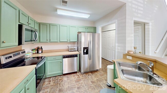 Building Photo - 447 Fawnbrook Ln