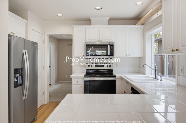 Building Photo - 23858 SW Pinecone Ave