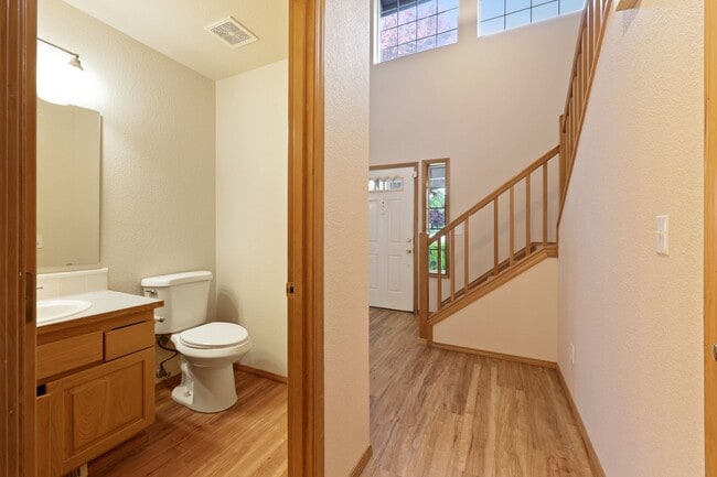 Building Photo - Move in ready now! 4 bedrooms in Lacey - North Thurston School district.