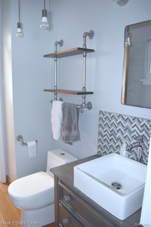 Building Photo - 607 Cherry Ave