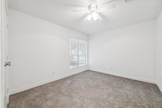 Building Photo - 5511 Caversham Dr