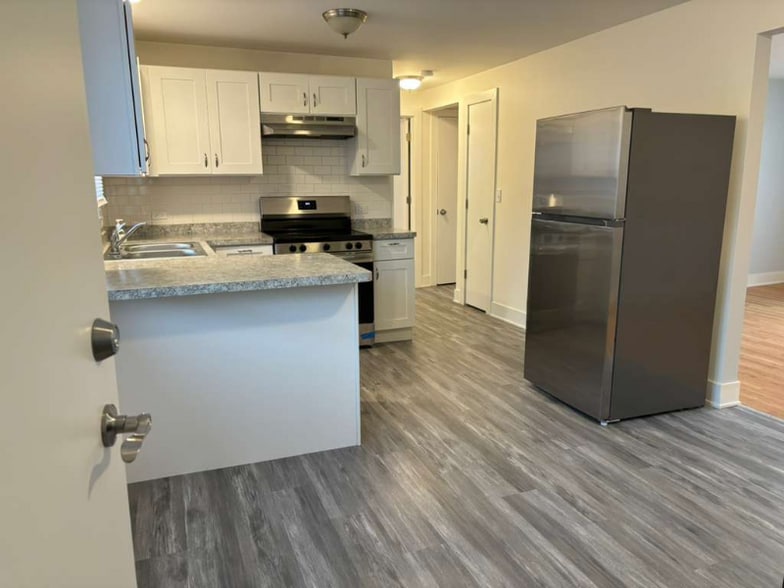 Building Photo - 7344 W Belmont Ave