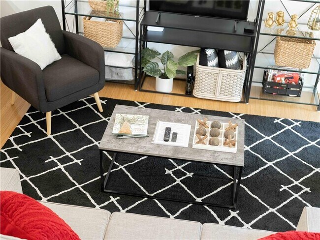 Building Photo - 352 W 5th St