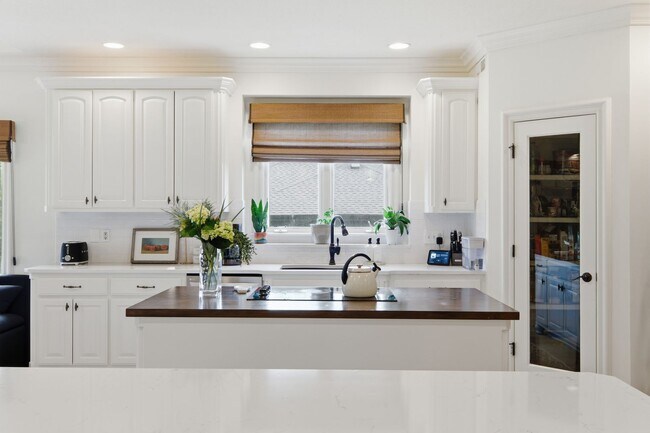 Building Photo - {10500} Luxury Living in Mills Crossing Estates +  Spacious Floorplan with Designer Finishes