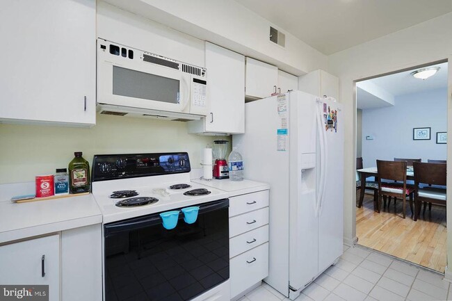 Building Photo - 3630 39th St NW