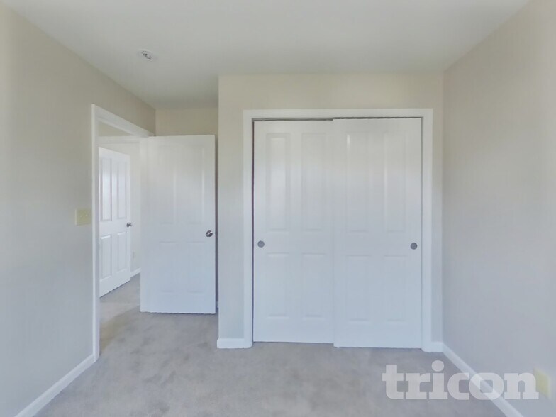 Building Photo - 828 Treyburn Green Dr