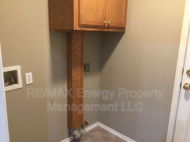 Building Photo - 408 N Willowood Dr