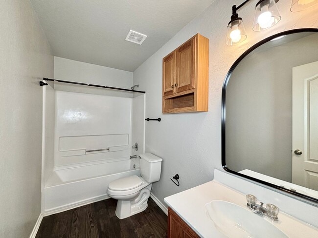 Building Photo - Spacious 4 Bedroom Home in Bristol Forest!